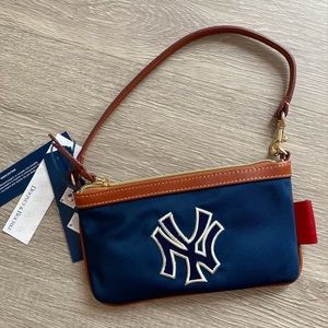 NWT DOONEY & BOURKE MLB NEW YORK YANKEES WRISTLET SHOULDER BAG